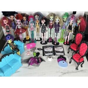 Monster High Dolls Lot of 13 with accessories and furniture Mix Matched Clothes